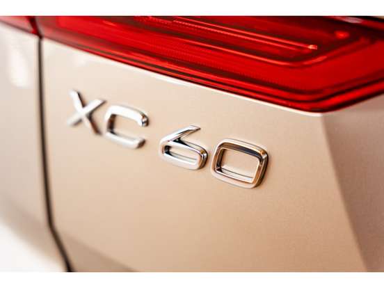 VOLVO-XC60-2025