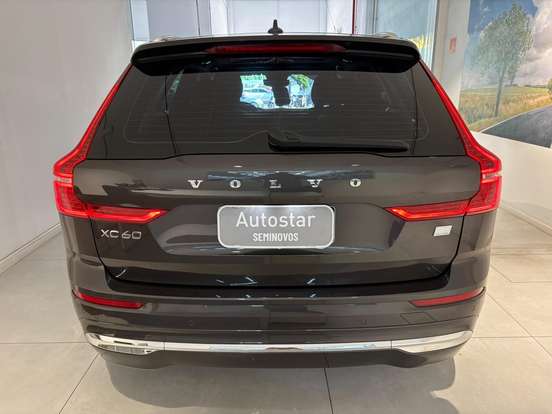 VOLVO-XC60-2023