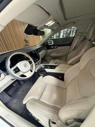 VOLVO-XC60-2023