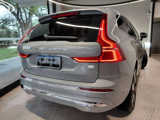 VOLVO-XC60-2023