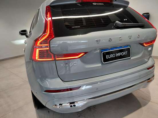 VOLVO-XC60-2023