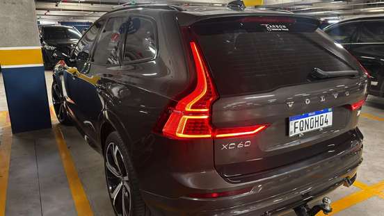 VOLVO-XC60-2023