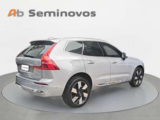 VOLVO-XC60-2024
