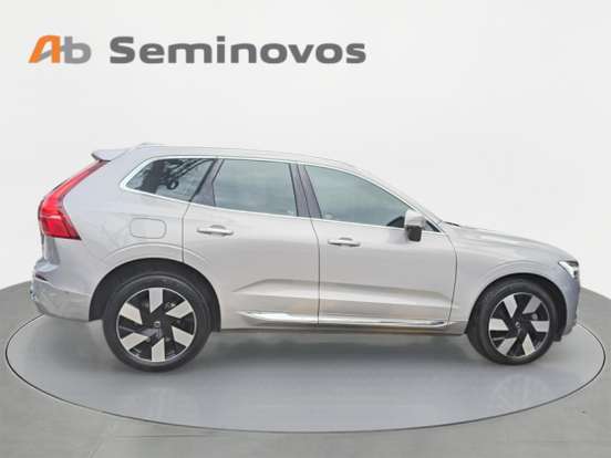 VOLVO-XC60-2024