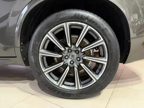 VOLVO-XC90-2017