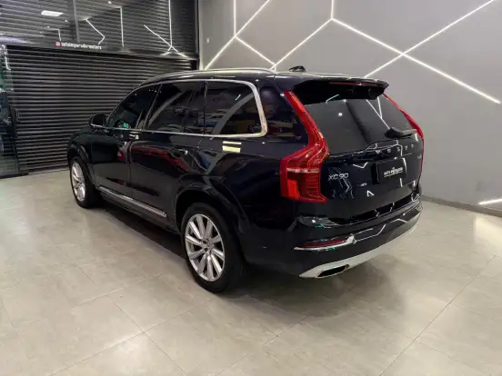 VOLVO-XC90-2018