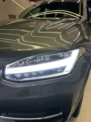 VOLVO-XC90-2018