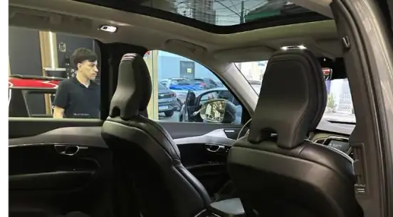 VOLVO-XC90-2018