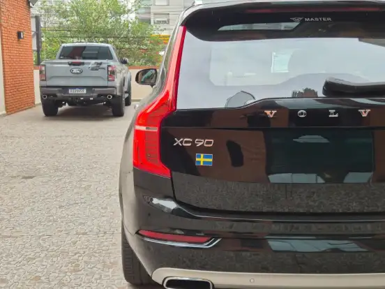 VOLVO-XC90-2019