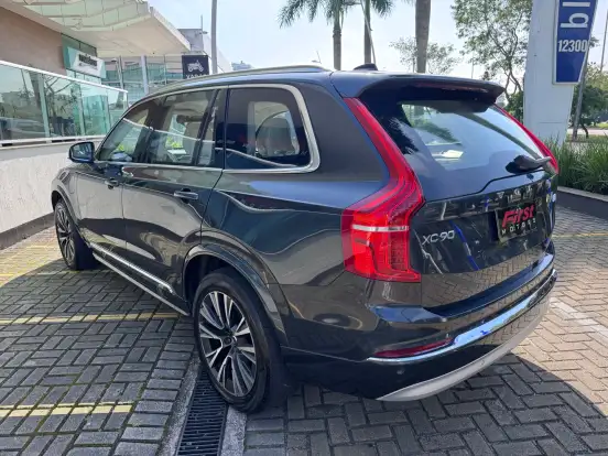 VOLVO-XC90-2021