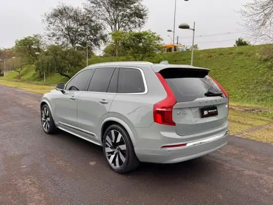 VOLVO-XC90-2023