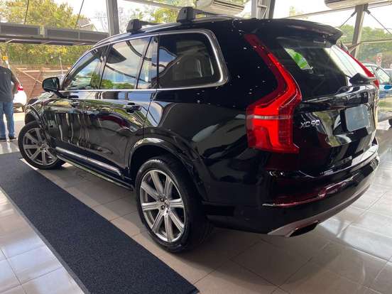 VOLVO-XC90-2019