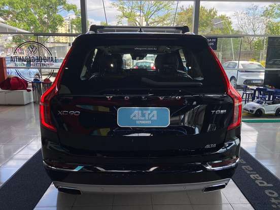VOLVO-XC90-2019