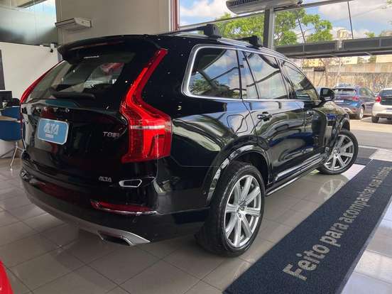 VOLVO-XC90-2019