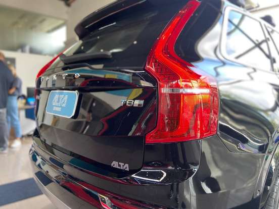 VOLVO-XC90-2019