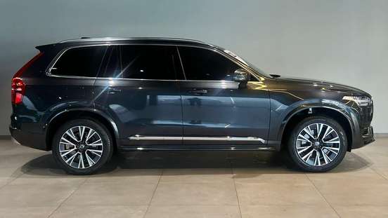 VOLVO-XC90-2022