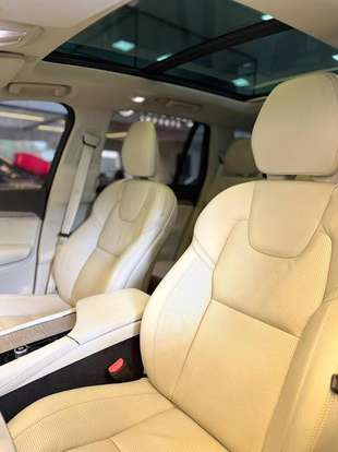 VOLVO-XC90-2023