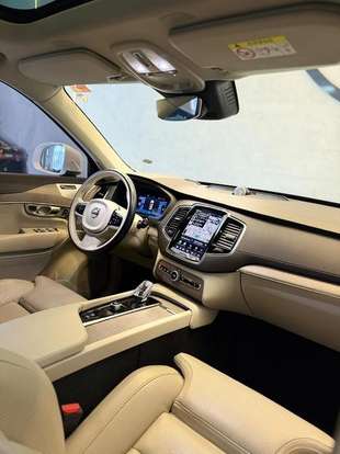 VOLVO-XC90-2023