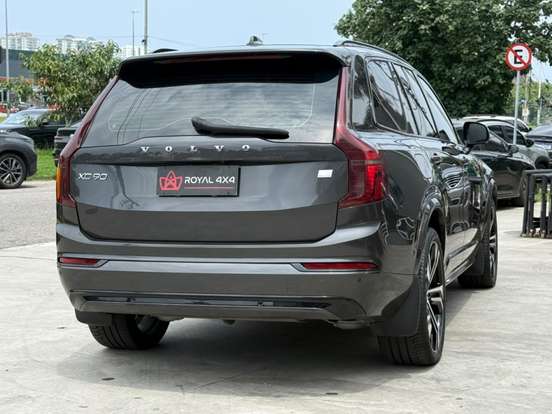 VOLVO-XC90-2022