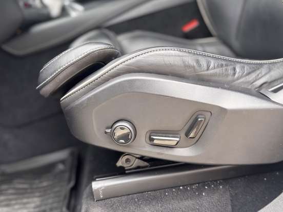 VOLVO-XC90-2022