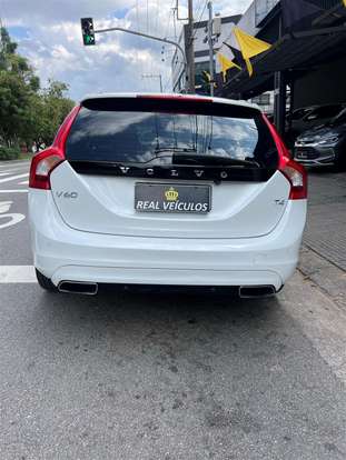 VOLVO-V60-2017
