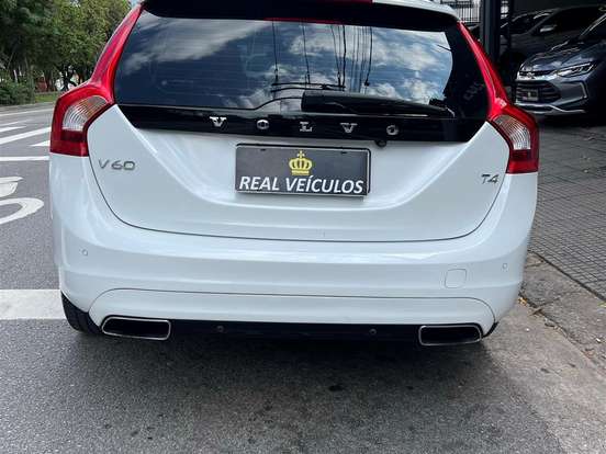 VOLVO-V60-2.0 T4 MOMENTUM GASOLINA 4P AUTOMÁTICO VOLVO-V60-2017