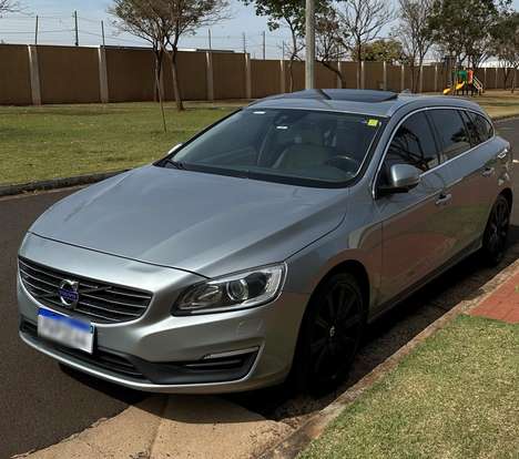 VOLVO-V60-2015