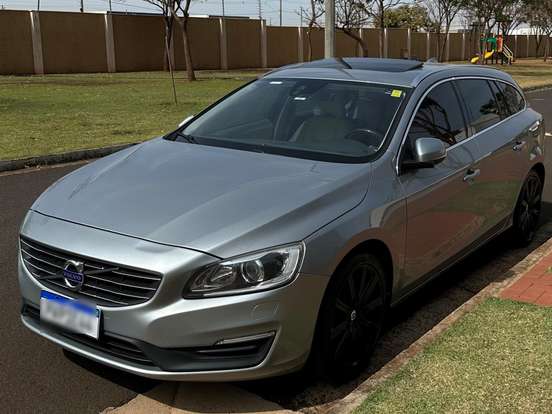 VOLVO-V60-2.0 T5 MOMENTUM TURBO GASOLINA 4P AUTOMÁTICO VOLVO-V60-2015
