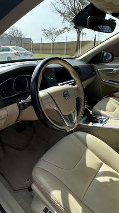 VOLVO-V60-2015