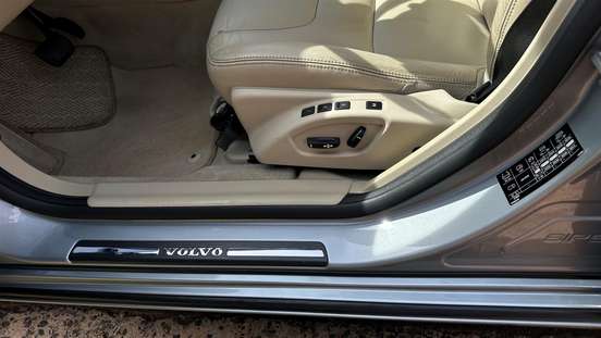 VOLVO-V60-2015