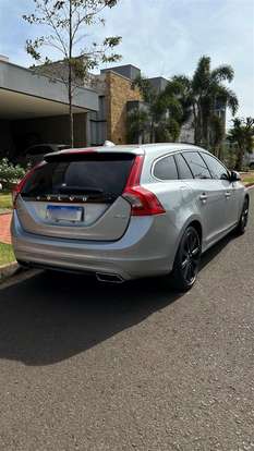 VOLVO-V60-2015