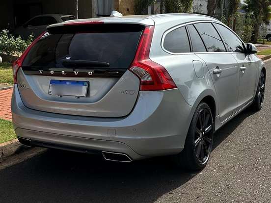 VOLVO-V60-2.0 T5 MOMENTUM TURBO GASOLINA 4P AUTOMÁTICO VOLVO-V60-2015