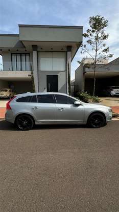 VOLVO-V60-2015