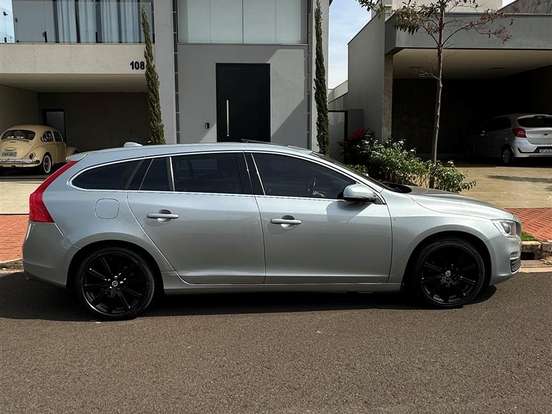 VOLVO-V60-2.0 T5 MOMENTUM TURBO GASOLINA 4P AUTOMÁTICO VOLVO-V60-2015