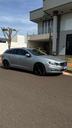 VOLVO-V60-2015