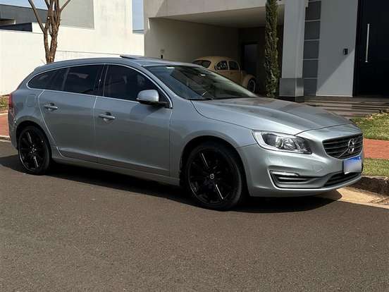 VOLVO-V60-2.0 T5 MOMENTUM TURBO GASOLINA 4P AUTOMÁTICO VOLVO-V60-2015
