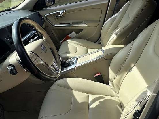 VOLVO-V60-2.0 T5 MOMENTUM TURBO GASOLINA 4P AUTOMÁTICO VOLVO-V60-2015