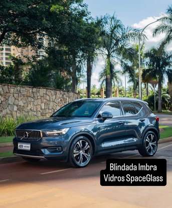 VOLVO-XC40-2021