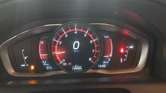 VOLVO-XC60-2014