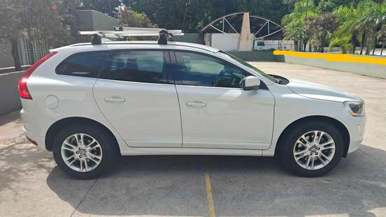 VOLVO-XC60-2014