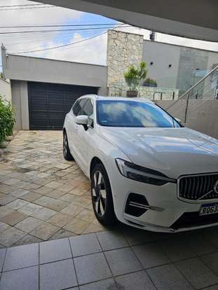 VOLVO-XC60-2023