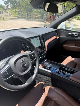 VOLVO-XC60-2023