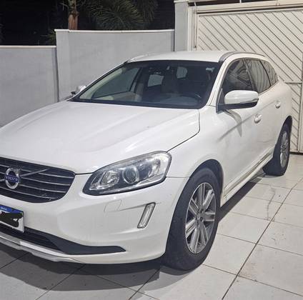 VOLVO XC60 2.4 D5 KINETIC DIESEL AWD 4P AUTOMÁTICO