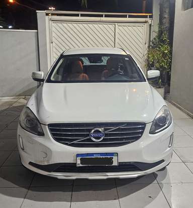 VOLVO-XC60-2017