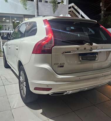 VOLVO-XC60-2017