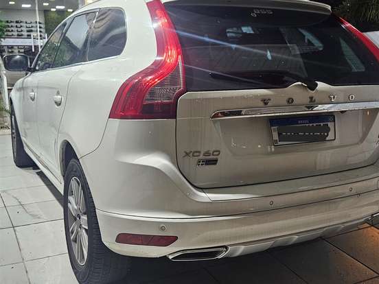 VOLVO-XC60-2.4 D5 KINETIC DIESEL AWD 4P AUTOMÁTICO VOLVO-XC60-2017