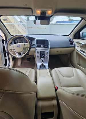 VOLVO-XC60-2017