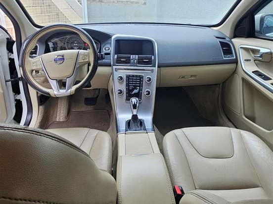 VOLVO-XC60-2.4 D5 KINETIC DIESEL AWD 4P AUTOMÁTICO VOLVO-XC60-2017