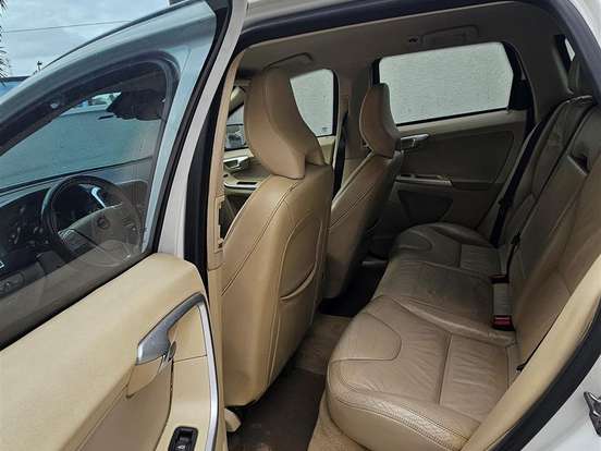 VOLVO-XC60-2.4 D5 KINETIC DIESEL AWD 4P AUTOMÁTICO VOLVO-XC60-2017