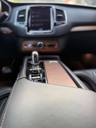 VOLVO-XC90-2018
